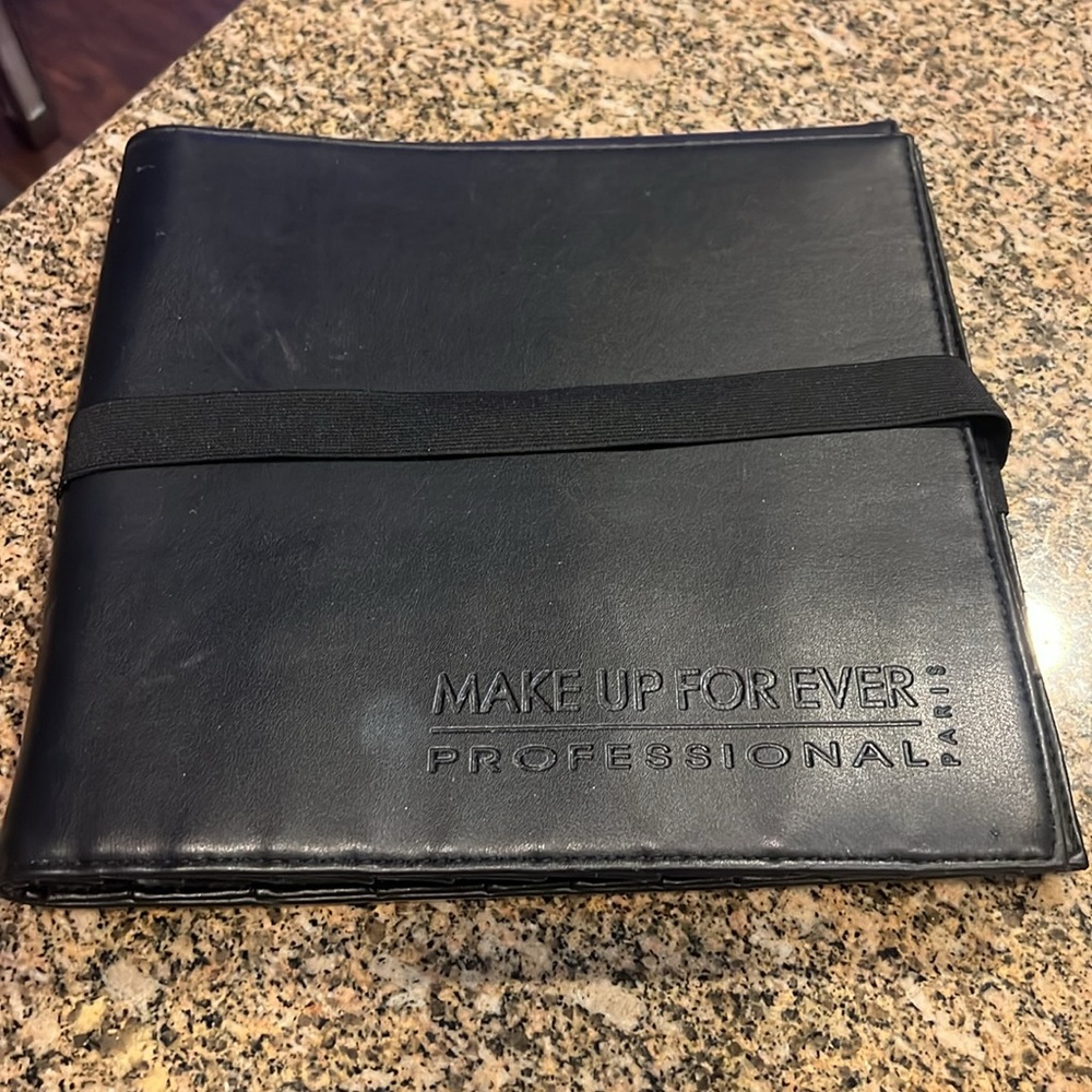 Make Up For Ever Brush Book